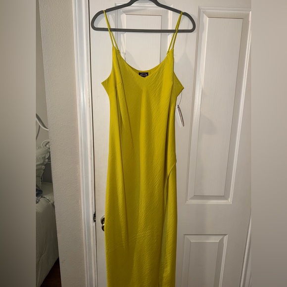 Scoop Dresses & Skirts - Elegant Yellow Midi Dress